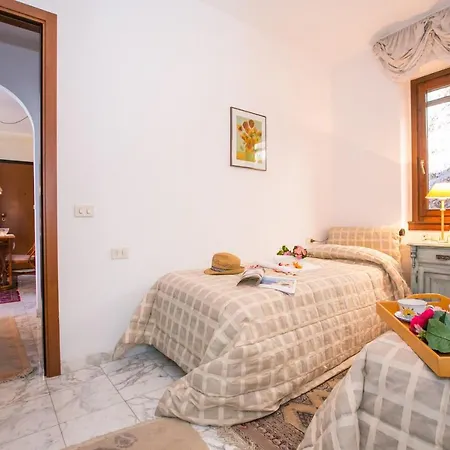 Veranda Di Apartament Menaggio